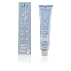 Schwarzkopf Igora Royal Highlifts application on hair shows precise tone lift and coverage.