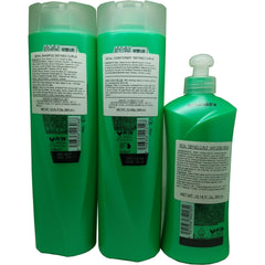 Sedal Rizos Definidos Shampoo bottle demonstrates gentle cleansing for defined curls.