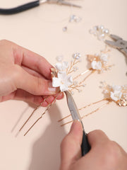 SELFCLOUD white pearls close-up highlights elegant craftsmanship and secure hold