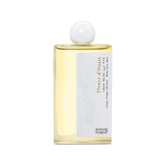 Senteurs d'Orient Fleurs d'Oasis application in hands for rapid absorption and nourishment.