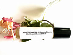 shamarwyn Honeysuckle Perfume Oil cap detail reveals artisanal craftsmanship in small batches