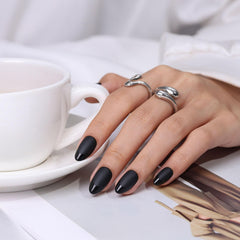 ShangMeng Christmas short nails show glossy French tips on a festive look