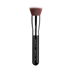 Sigma Beauty F85 closeup of the dense bristles for smooth blending.