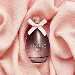 SJP Born Lovely amber-floral bottle closeup suggesting inviting everyday radiance.