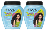 SKALA Mais Cachos 2-in-1 bottle blue pour supports detangling and curl hydration.