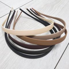 Springtime square headband coffee close-up shows no-pressure comfort.
