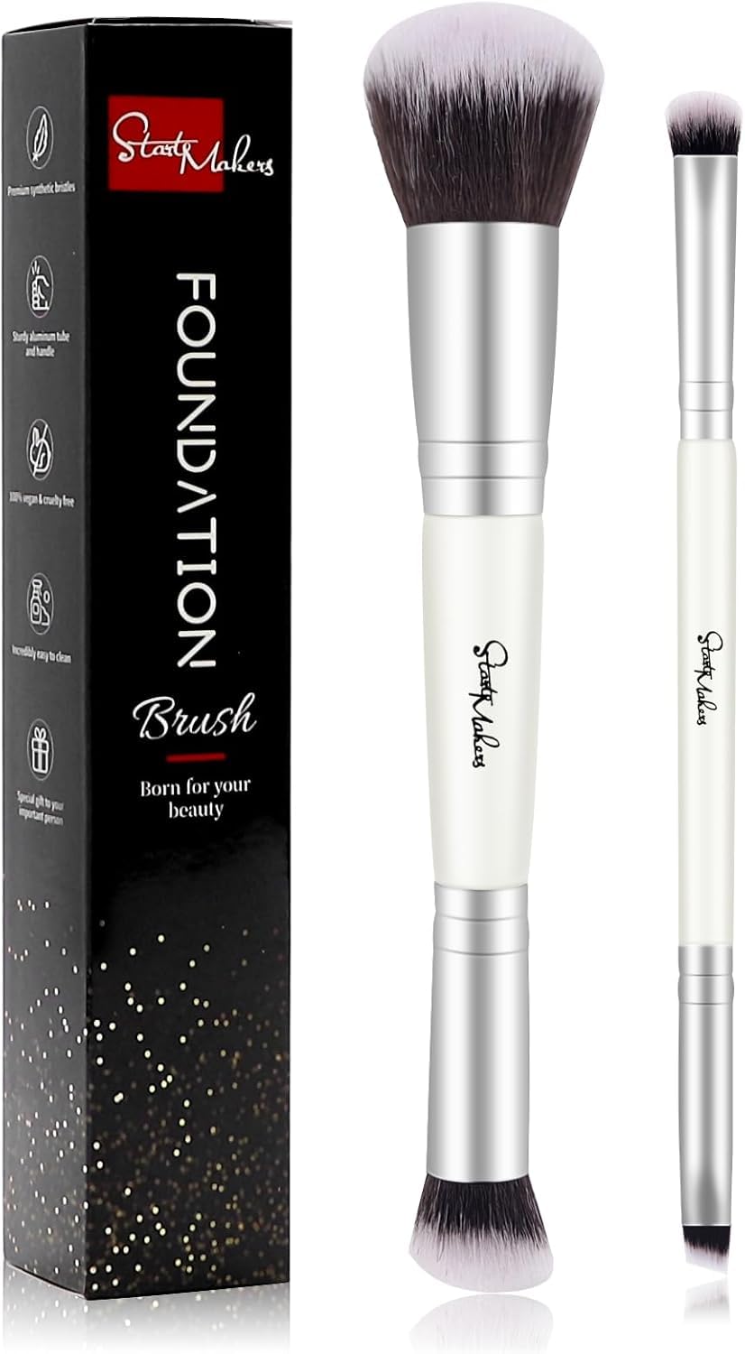Start Makers dual-ended brush closeup showing versatile design for precise contouring and blending.