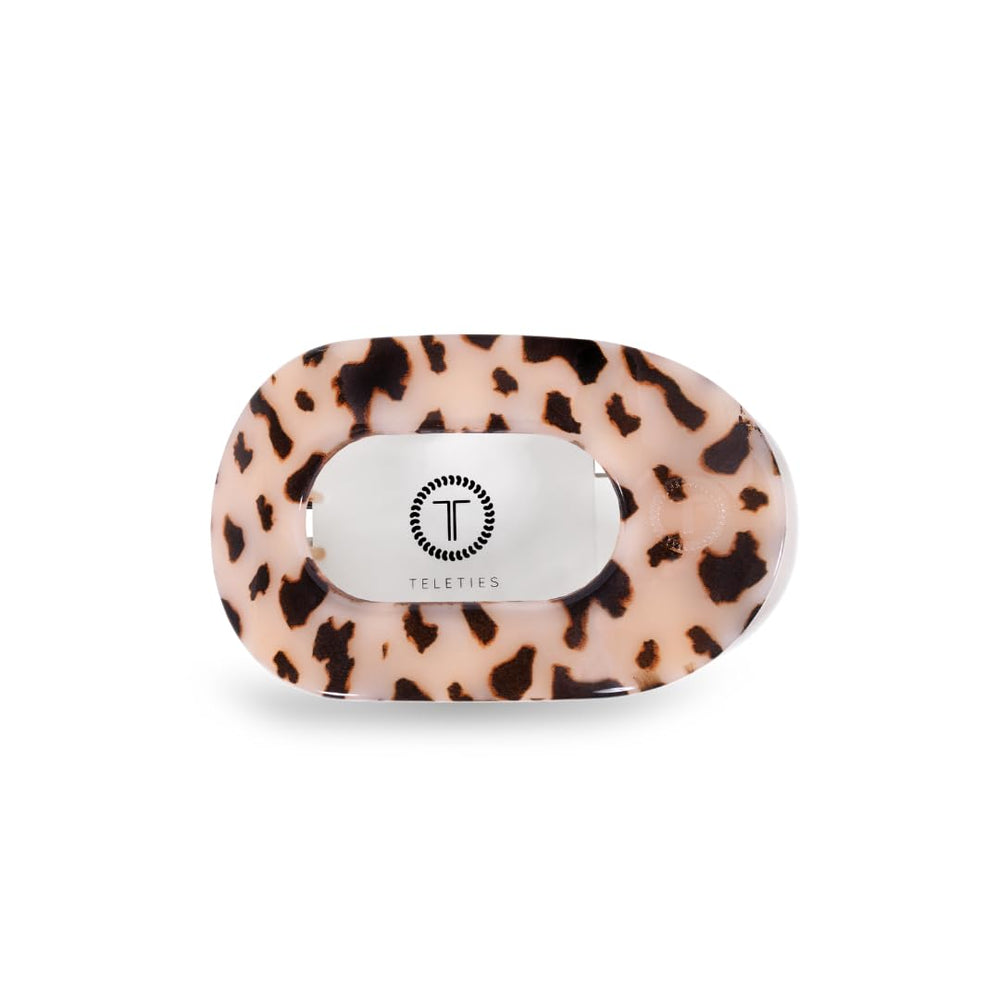 Teleties large flat round clip demonstrates strong grip for thick hair.