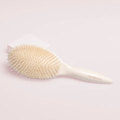 The Hair Edit Cream Finish and Shine brush detangling action eases tangles without pulling