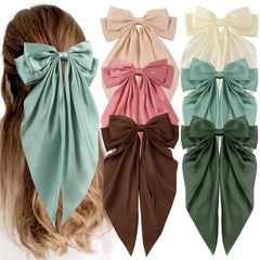 Unbednigt green bow clip front view, adds polished everyday elegance.