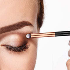 UorPoto concealer brush round for flawless coverage without creasing.