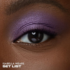 Urban Decay 24/7 Eyeshadow Single creamy velvet application glides on smoothly for crease-free color.