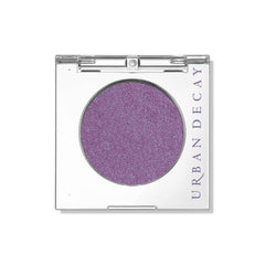 Urban Decay 24/7 Eyeshadow Single Freebird compact shows high-pigment lilac shimmer for smooth blending.
