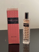 Valentino Donna Born In Roma EDP bottle close-up for everyday elegance and gifting.