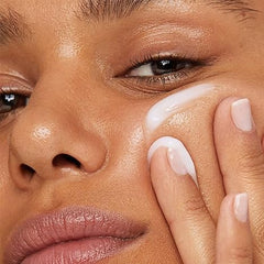 Versed Dew Point Gel Moisturizer being applied for fast absorption on skin