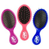 Wet Brush Squirt Detangling Brush pink close-up for gentle detangling on wet or dry hair
