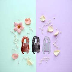 WNHNO pony-tail holder clip lifts volume with comfort.