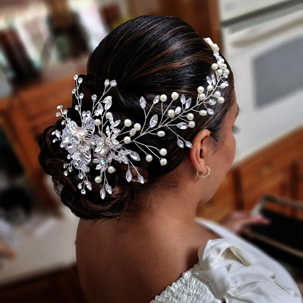 WONRLUA bridal hair comb close-up adds bridal sparkle for photos.