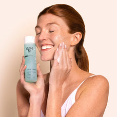 Yonka Gel Cleanser closeup of red algae ingredients for skin support