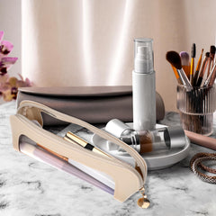 YQQYG makeup brush bag zipper closeup demonstrates secure closure to protect brushes.