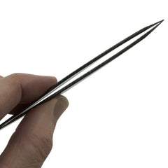 Zizzili Basics tweezer closeup fine points enabling accurate splinter removal.