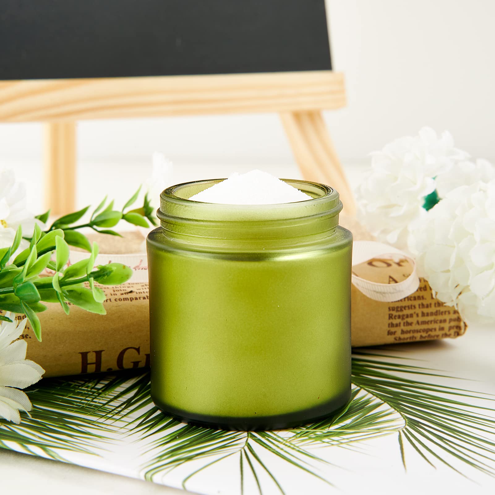 11 Hoa Kinh travel-friendly jars keep creams neatly contained in gym bags.