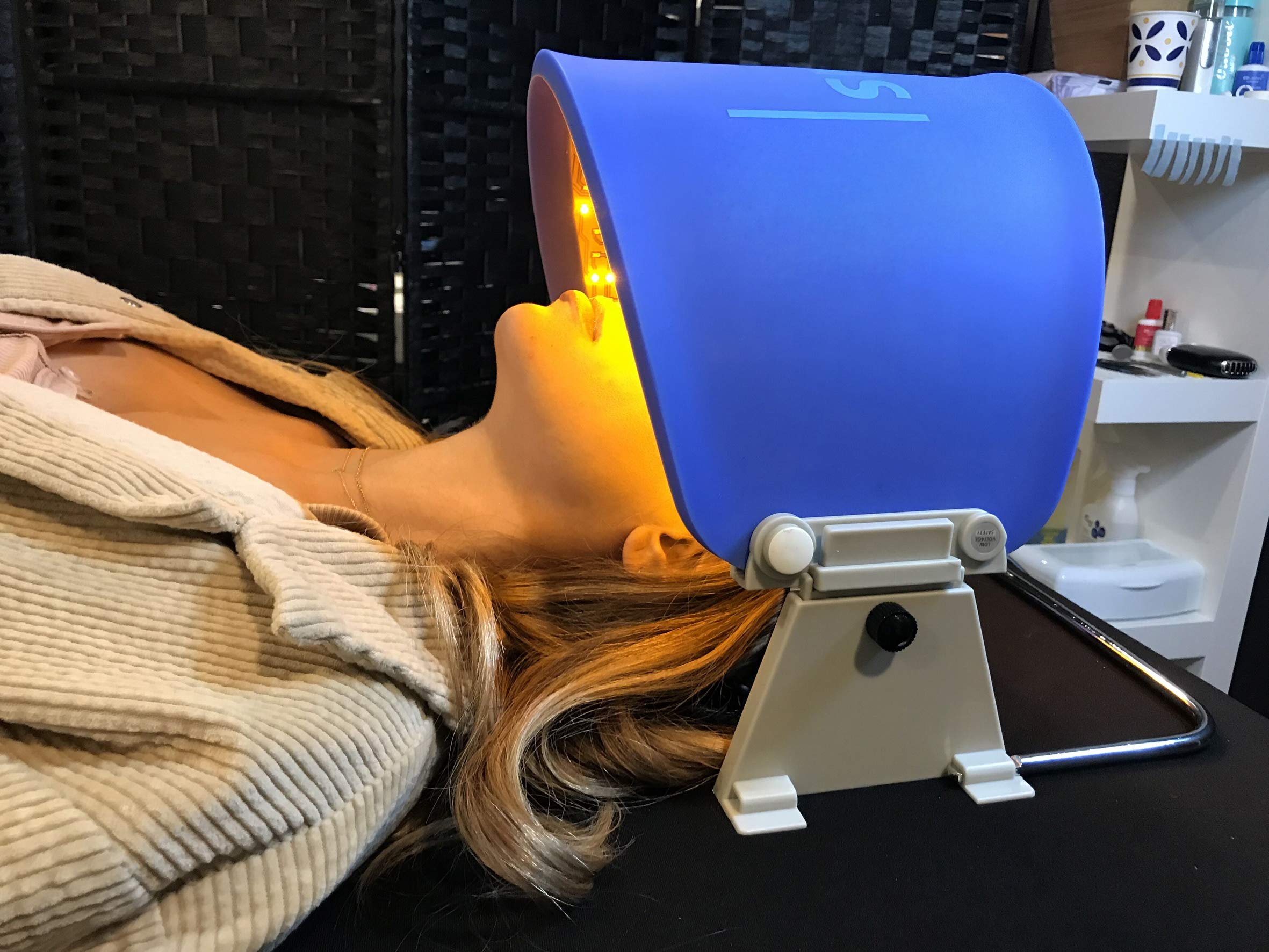 AAOCARE Hydraskincare front view shows compact home therapy setup