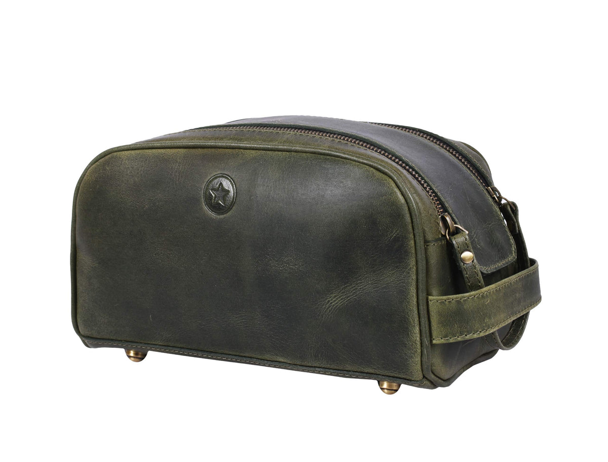 Aaron Leather Goods Vendimia Estilo 10-inch leather toiletry pouch showing waterproof lining for travel protection