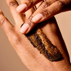 Acure Brightening Body Scrub Niacinamide detail emphasizes skin clarity.