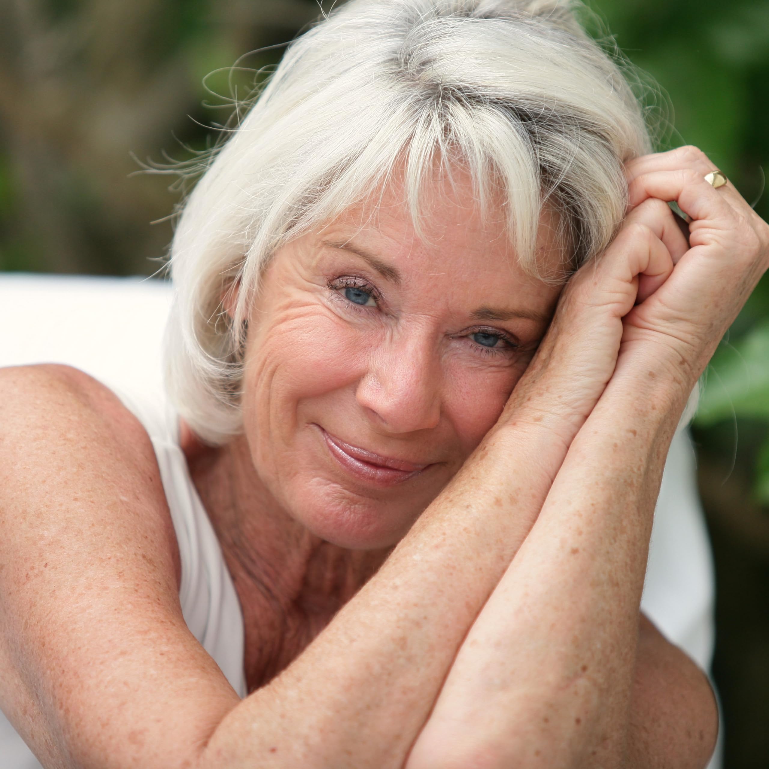 Application of Adamia Therapeutic Repair Lotion on dry skin.