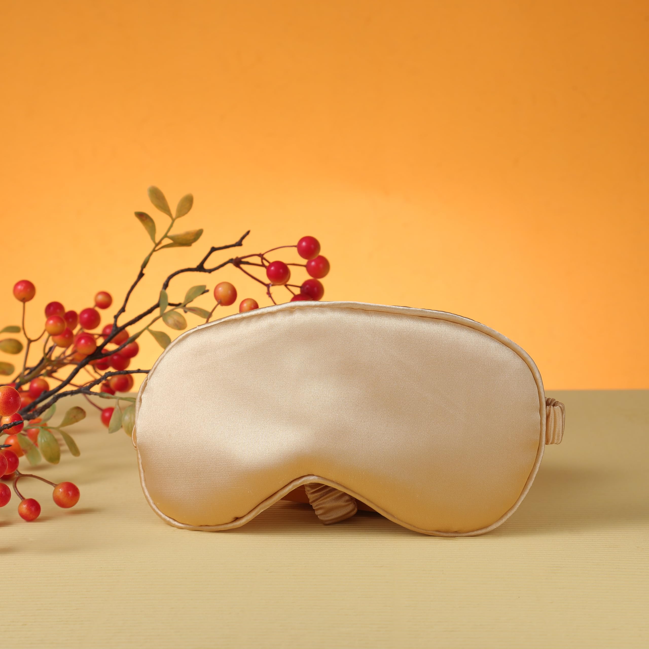 Adlonim silk-eye-mask promoting luxurious sleep and peaceful nights.