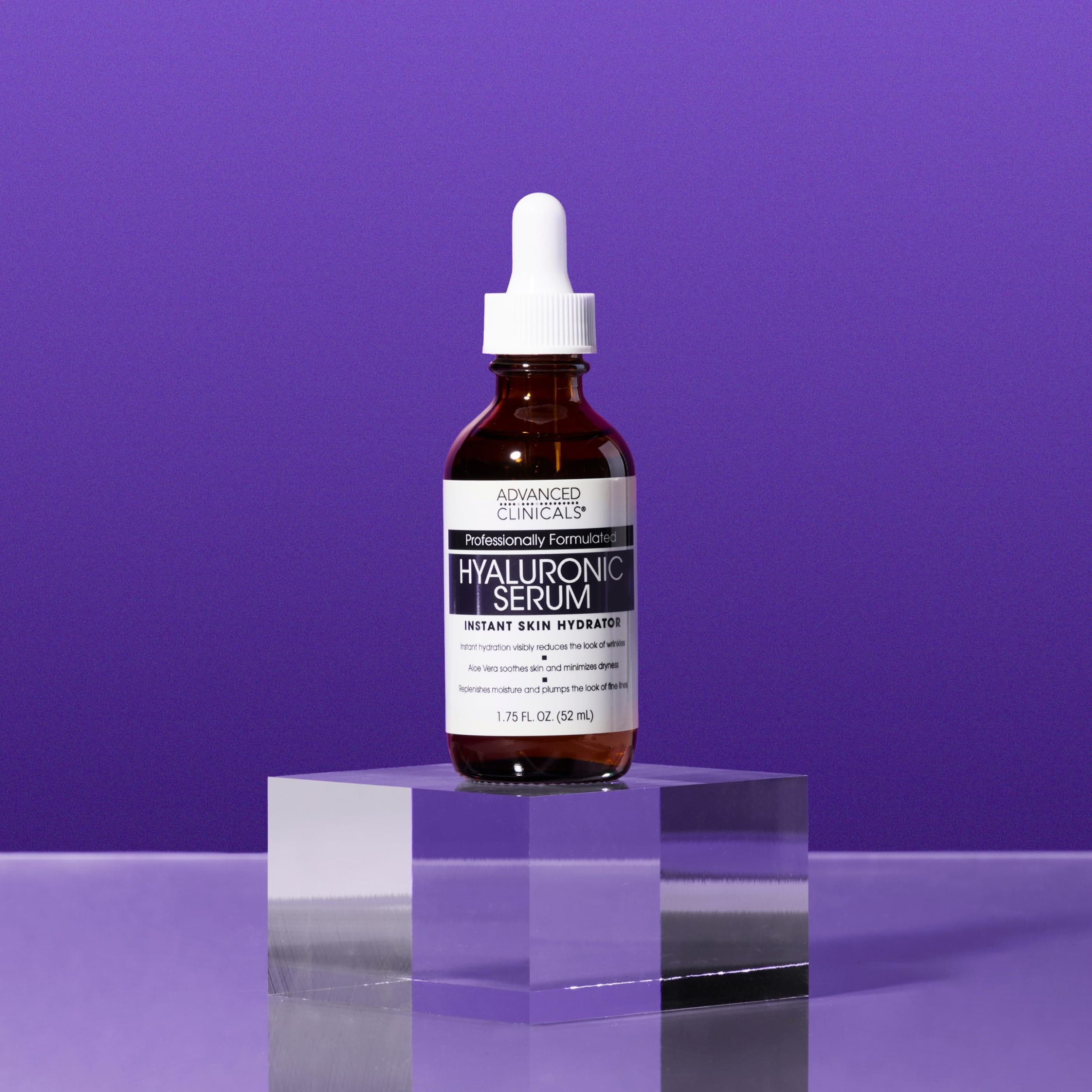 Advanced Clinicals Hyaluronic Acid Serum with green tea and algae components in focus.