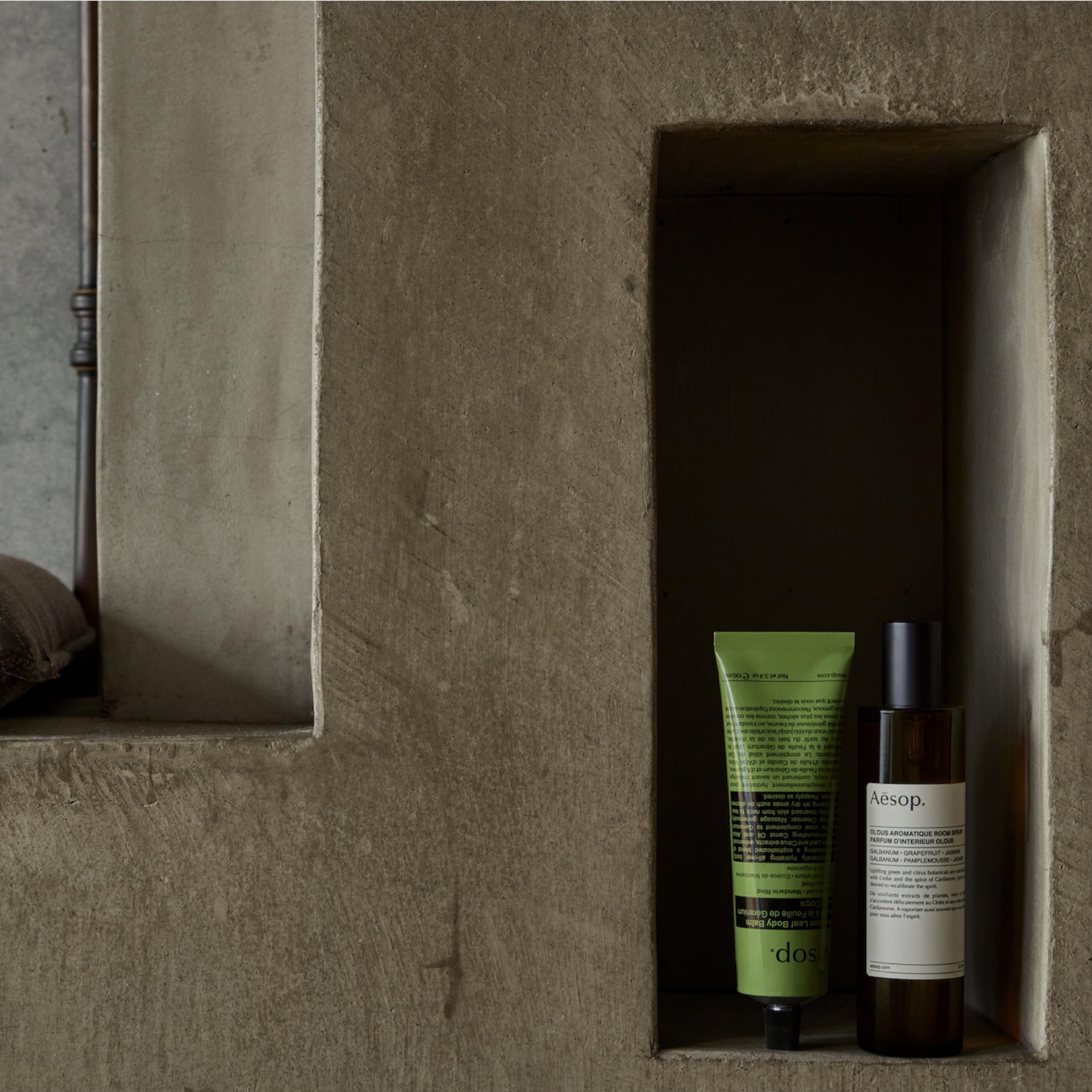 Aesop Geranium Leaf Exfoliating Body Scrub geranium leaf essence highlighting fresh, green citrus aroma.