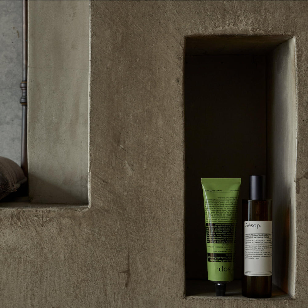Aesop Geranium Leaf Exfoliating Body Scrub geranium leaf essence highlighting fresh, green citrus aroma.