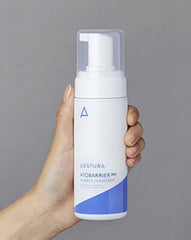 AESTURA ATOBARRIER365 green tea extract detail showing antioxidant-rich formula for soothing cleanse.