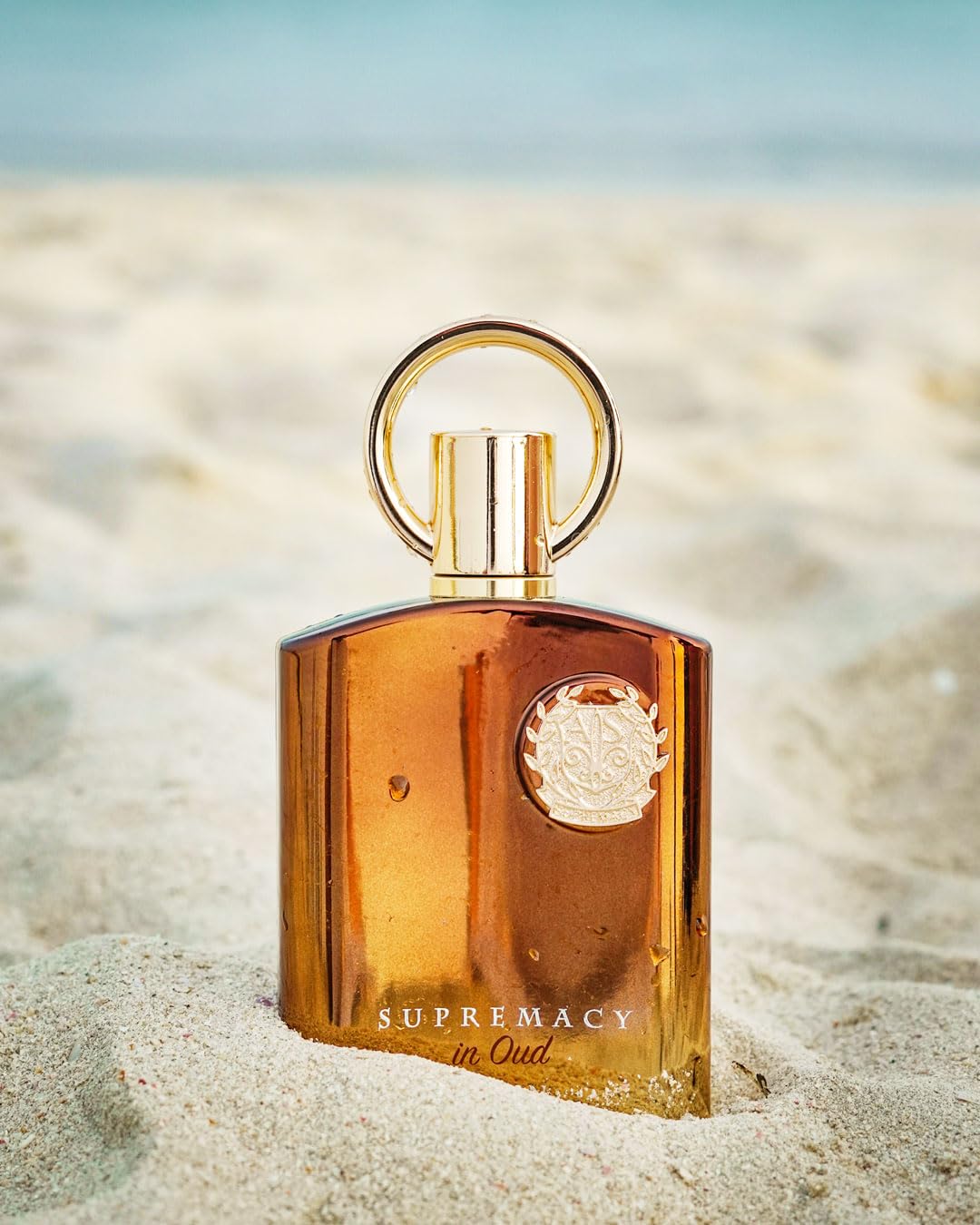 Afnan Supremacy Oud wearing on skin image demonstrates day-to-night versatility.