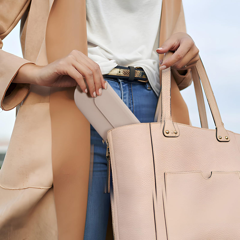 AGIKET travel-friendly brush case fits cosmetics on trips