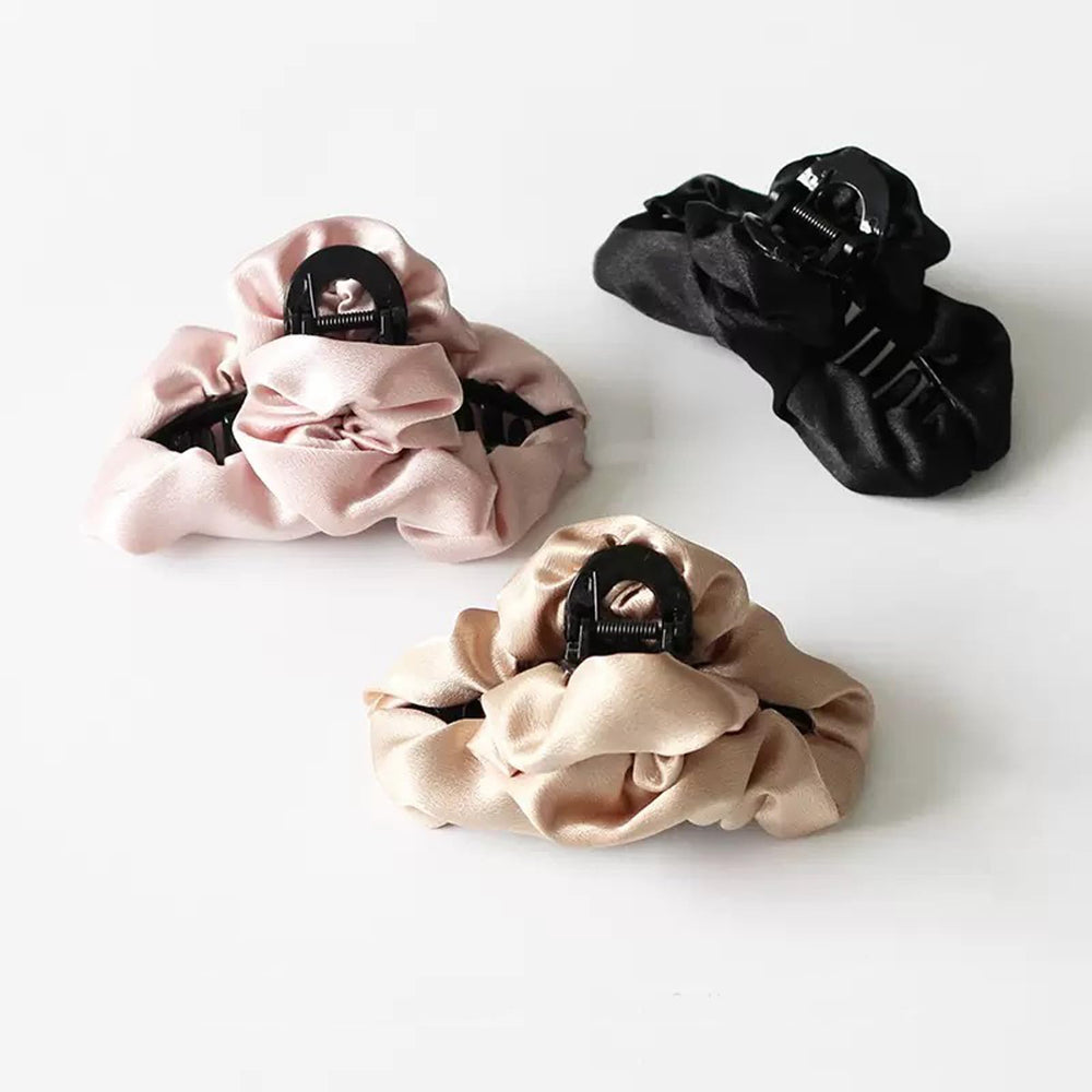 Agirlvct cloud clip suits shopping, travel, and casual outings.