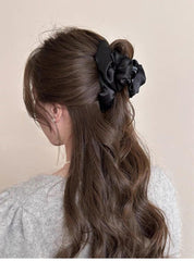 Agirlvct hair claw clip with large banana jaw for thick hair grip.