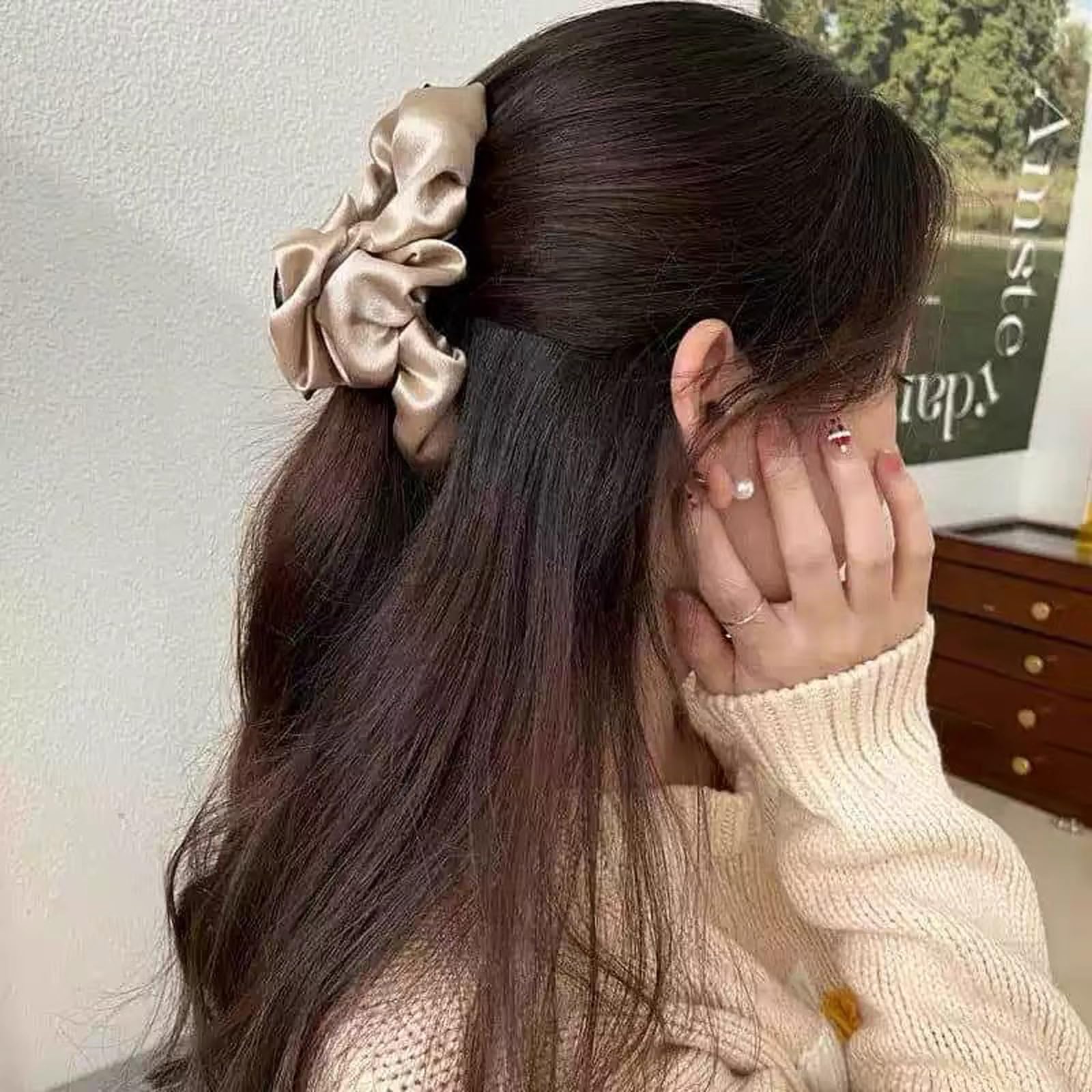Agirlvct nonslip design keeps hairstyles secure during activity.
