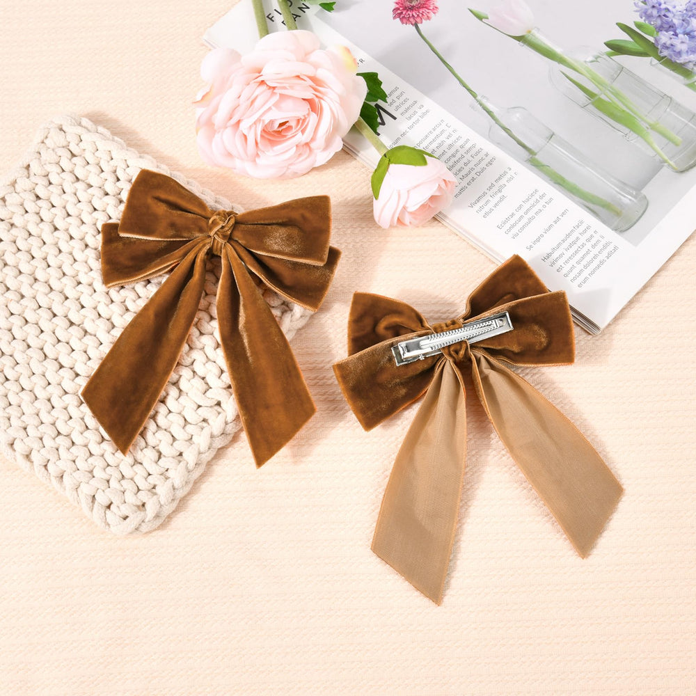 Aileam alligator-clip bow secures toddler hairstyles with comfort and ease.
