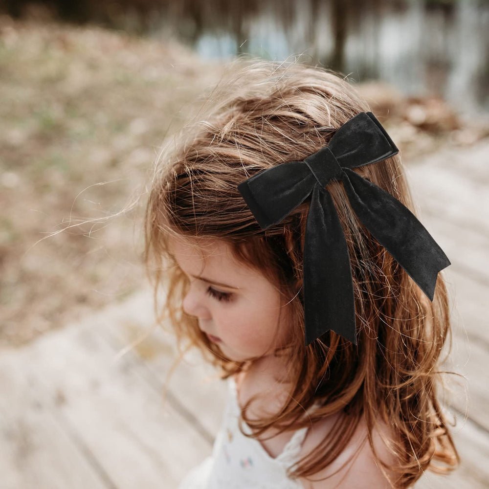 Aileam alligator clip velvet bow keeps hair securely in place.