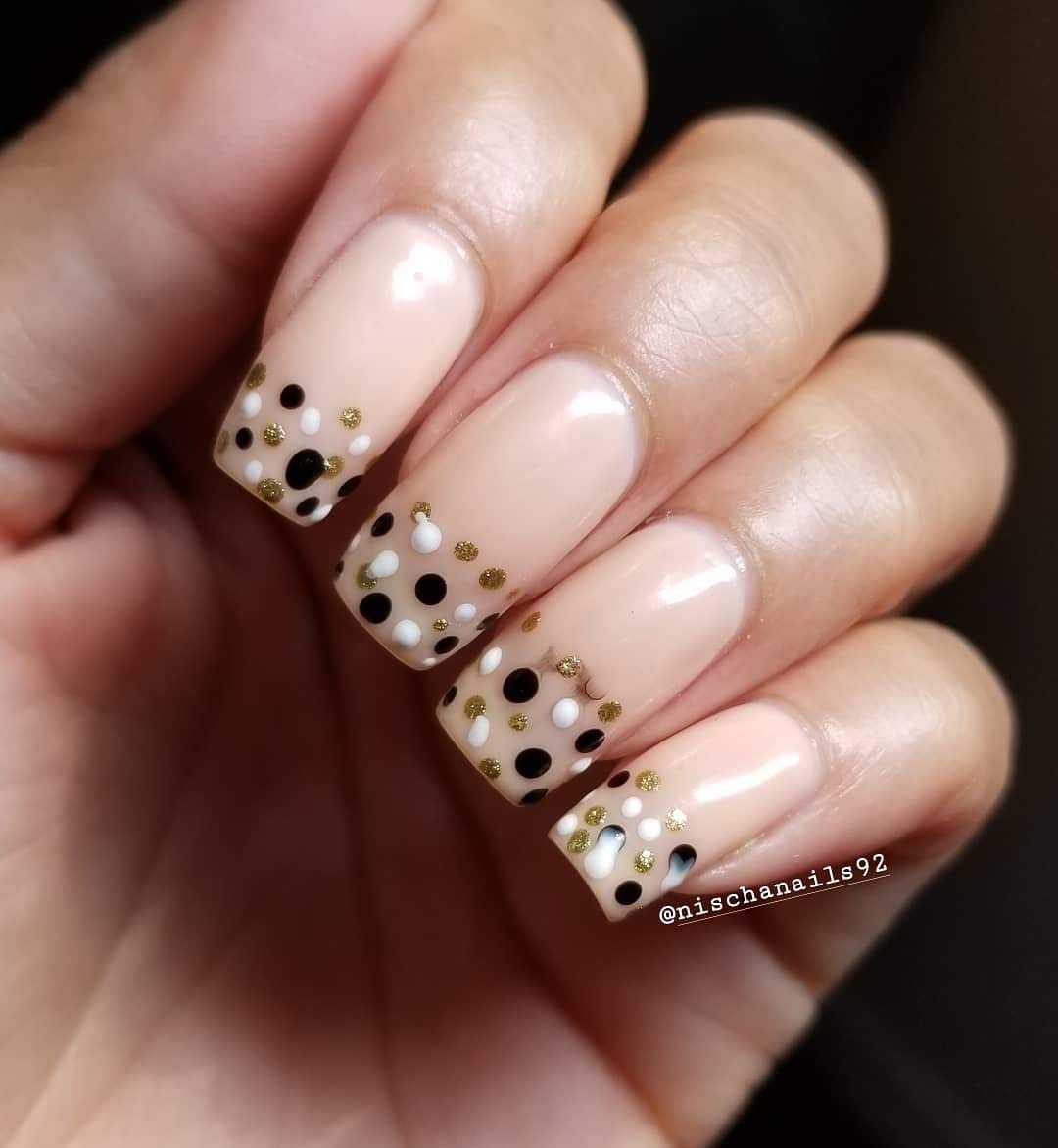 Aplicación fácil de gel AIMEILI con consistencia suave para uñas.
