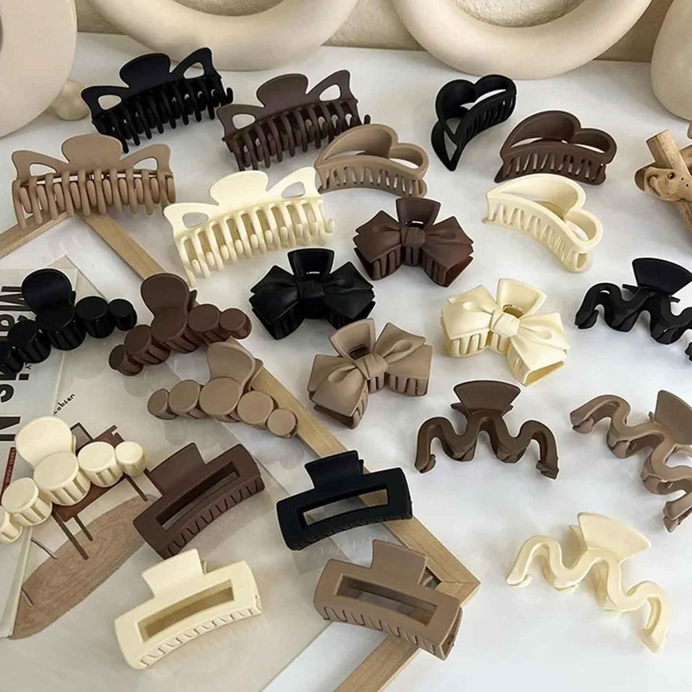 AIWITHPM bow hair clips add playful focal points to outfits.