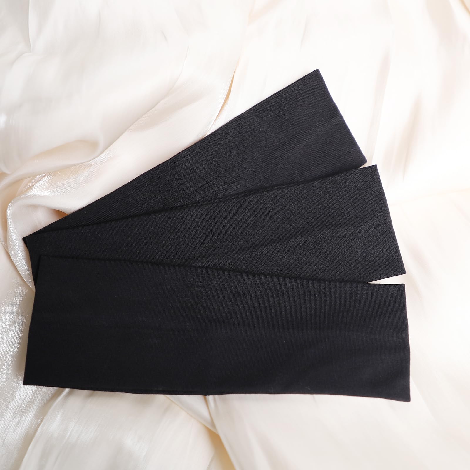 AIWLZOS cotton headband keeps the forehead warm in cold seasons.