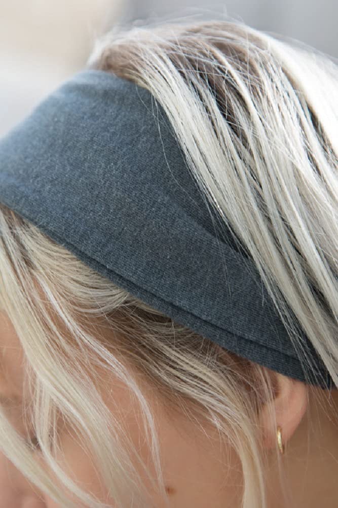 AKTVSHOW moisture-wicking material helps you stay cool during workouts.