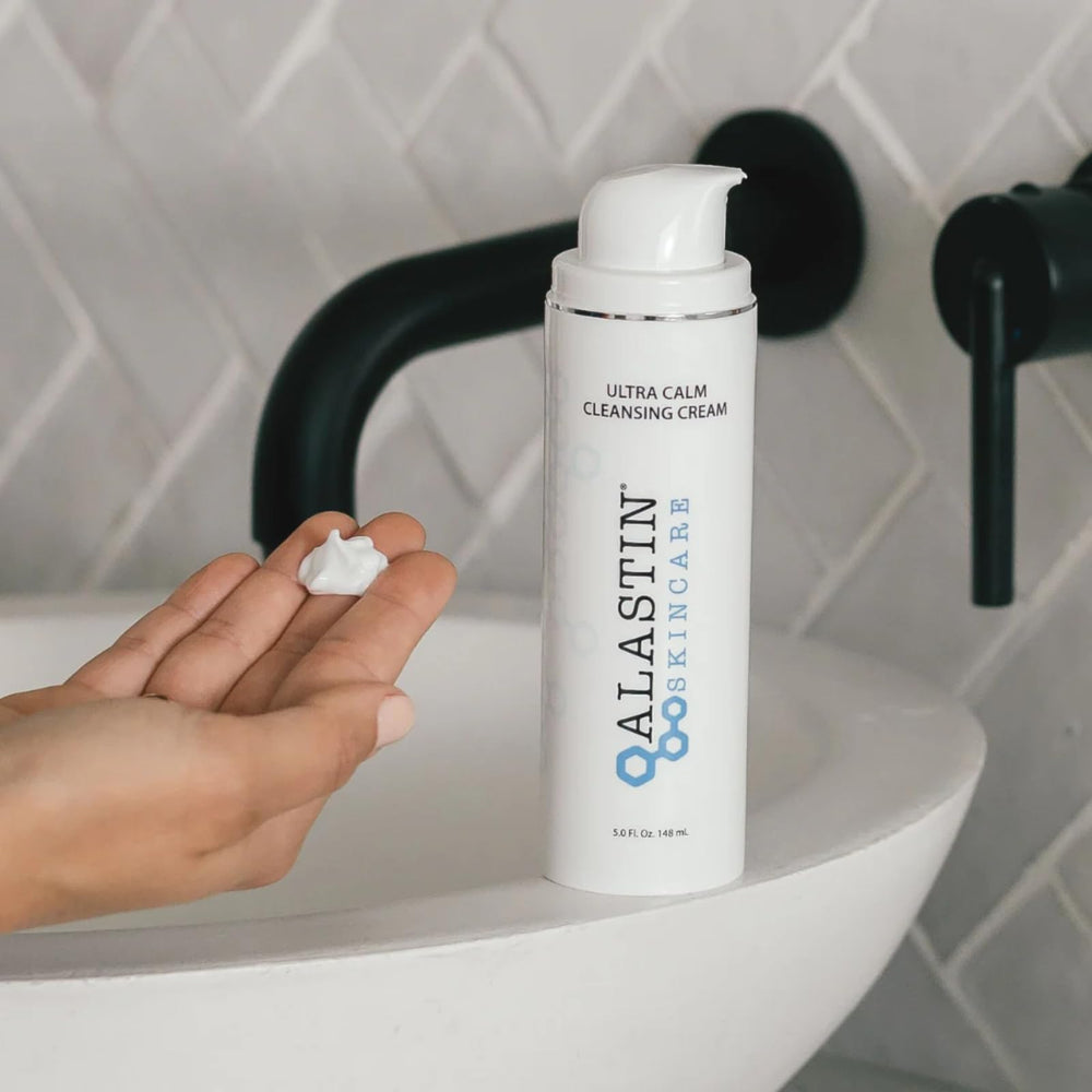 ALASTIN Ultra Calm Cleansing Cream: envase de 5oz listo para la rutina diaria
