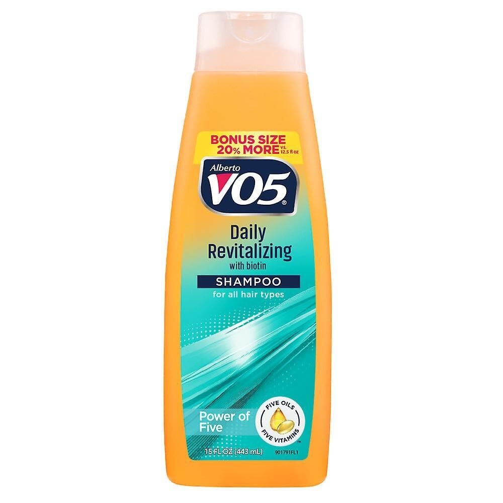 Alberto VO5 shampoo pour showing easy distribution for quick wash