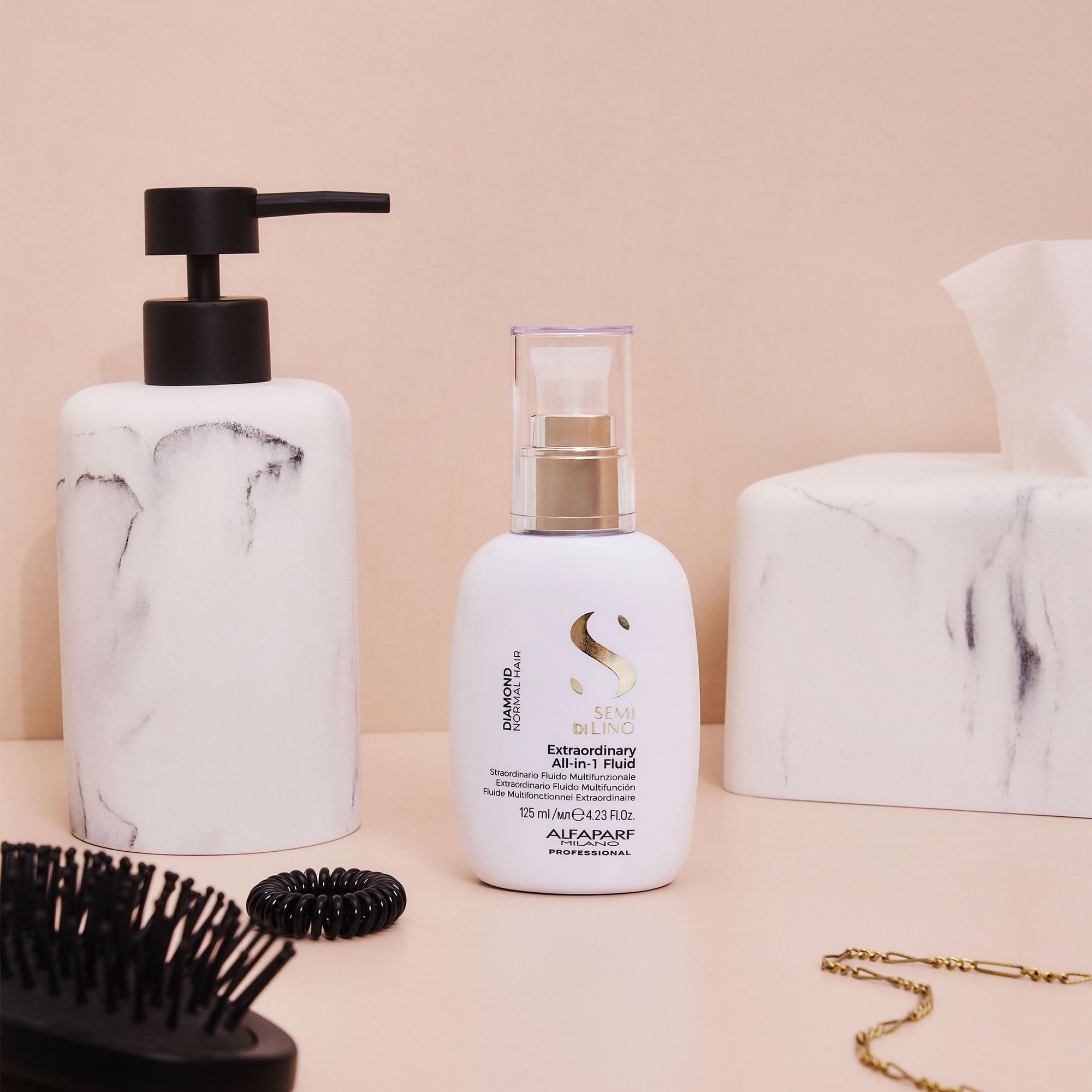 ALFAPARF MILANO Semi di Lino Diamond bottle on hair shows shimmering shine.