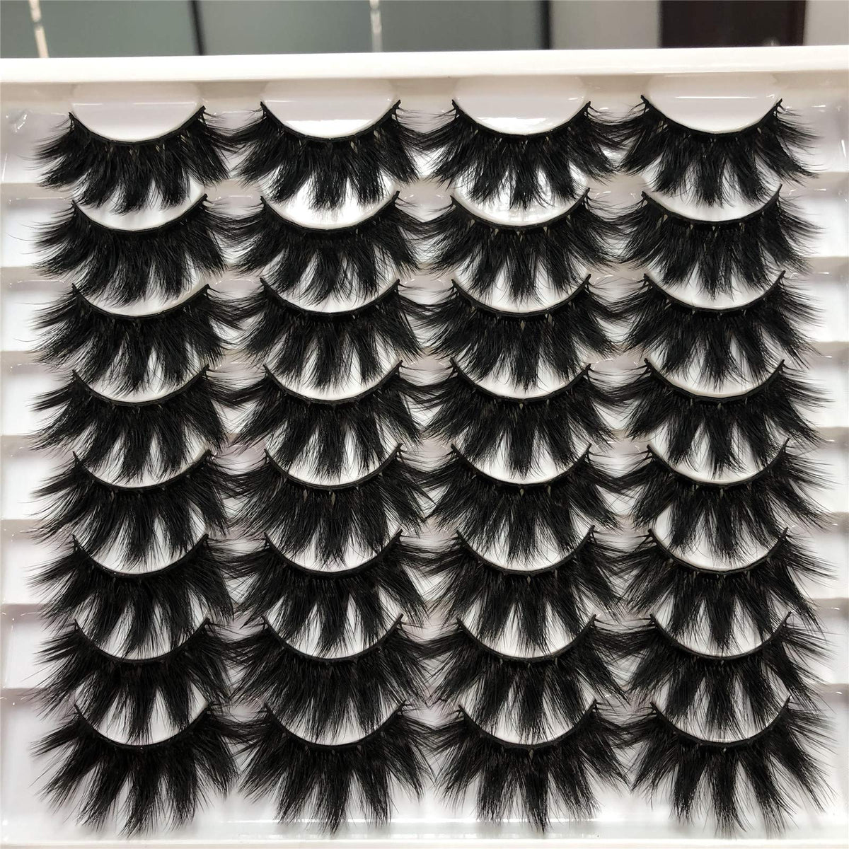 ALICROWN Dramatic Eyelashes thick strip provide bold definition for a camera-ready look.